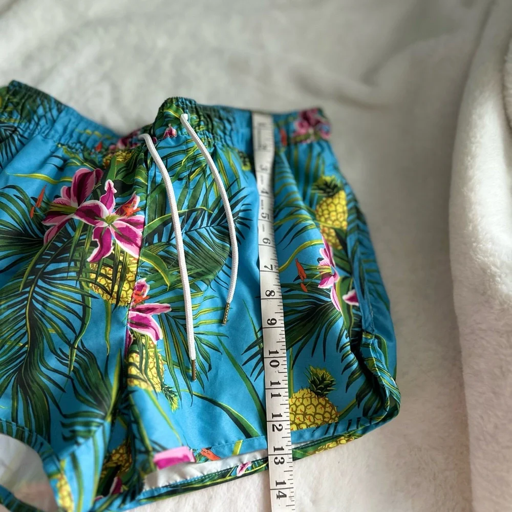 H&M Blue Floral Pineapple Shorts   #athleisure Bloungewear Wieggings Fworkout